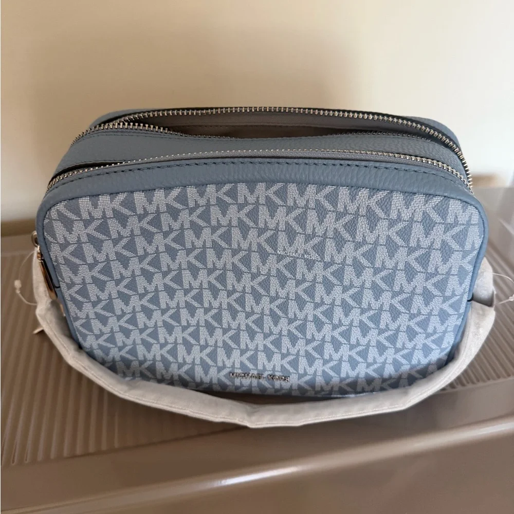 Michael Kors Light Blue MK Logo Purse - Picture 2 of 5